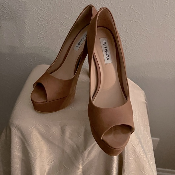 Never worn! Stunning rose-beige suede heels - Picture 1 of 4